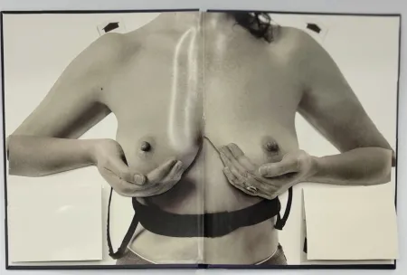 Fotografie Calle - Les seins miraculeux (Beautiful breasts)