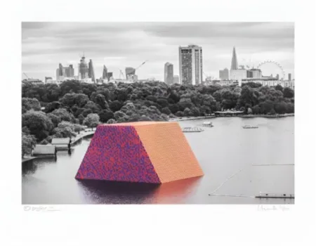 Multiplo Christo - The London Mastaba