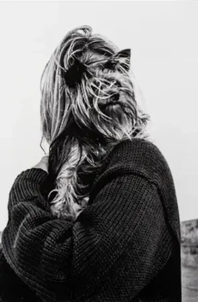 Fotografie Erwitt - FEMME AU CHIEN 