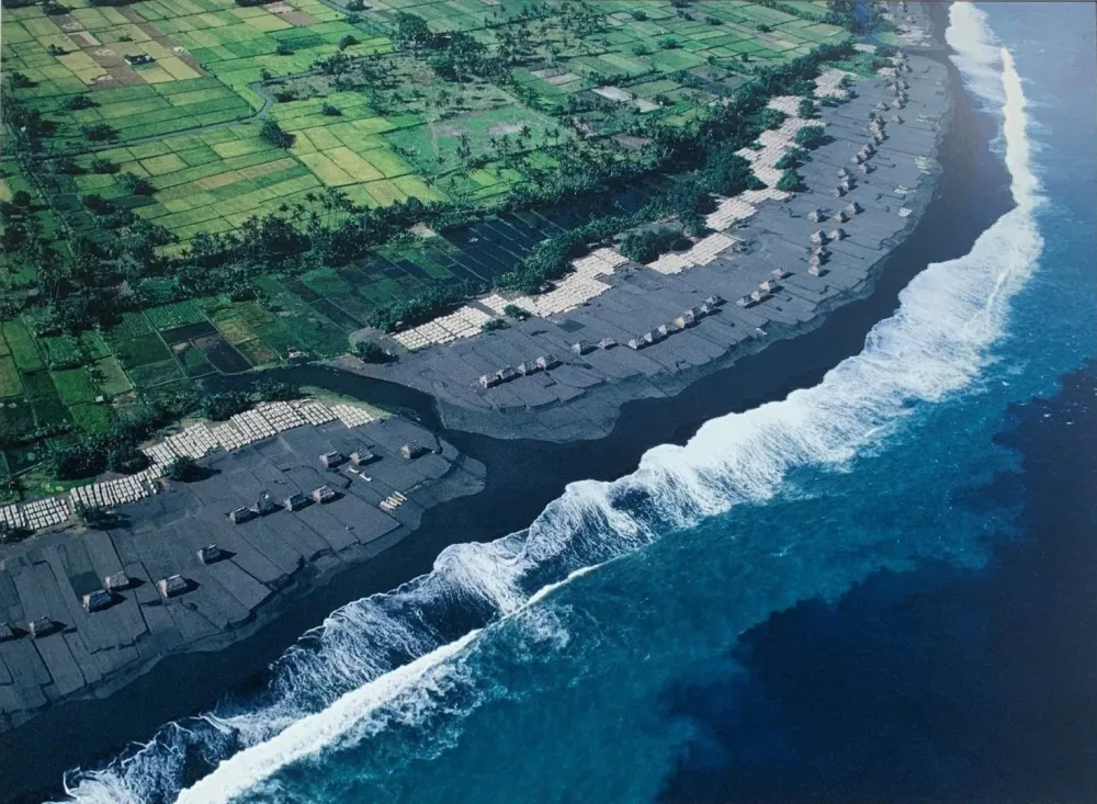 Fotografie Gerster - Die Salzsieder von Kusamba, Bali Indonesien, 1989. 