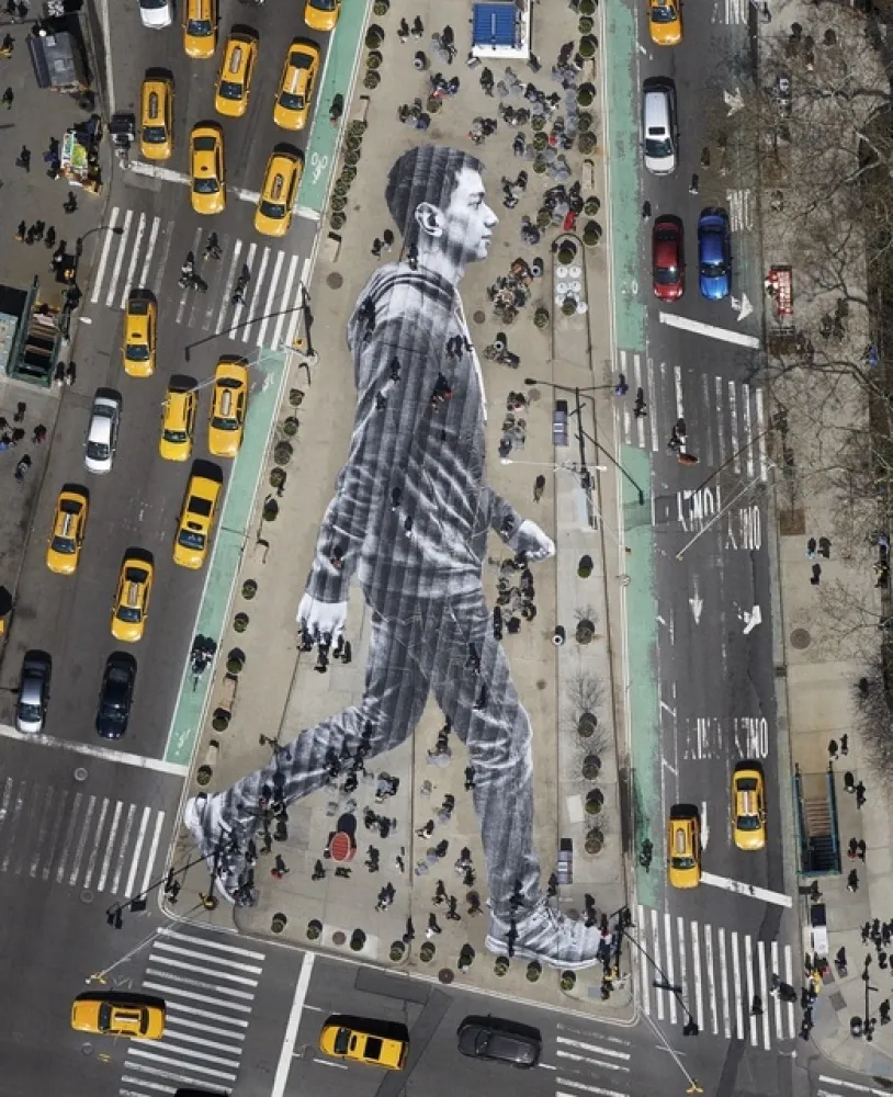 Manifesti Jr - Migrants, walking New York city