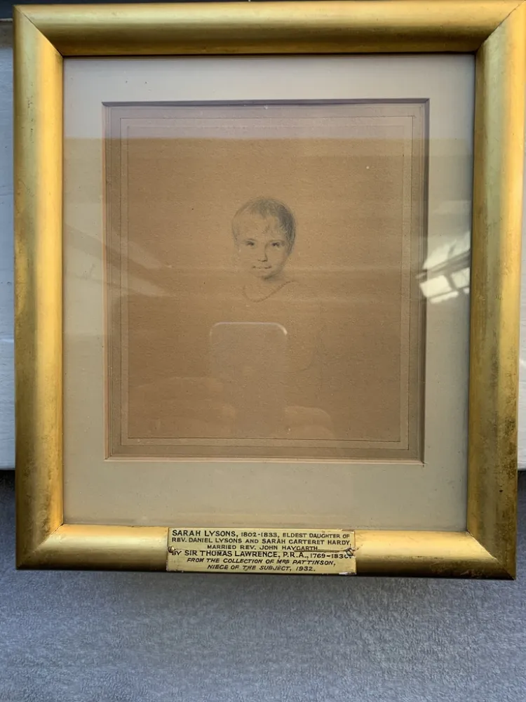 Non Tecnico Lawrence - Sarah Lysons with coral necklace