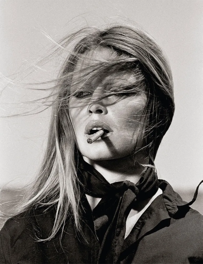 Fotografie O'neil - Brigitte Bardot Smoking a Cigar