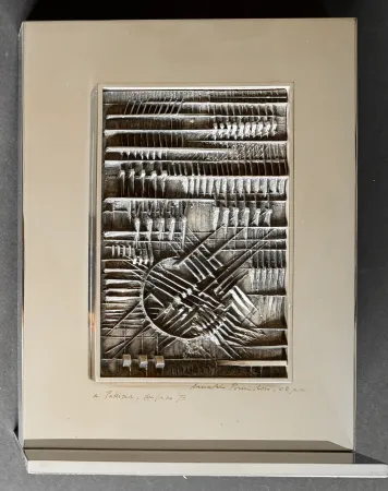 Non Tecnico Pomodoro - Arnaldo Pomodoro (1926 - 2025) - Bassorilievo - Silver sculpture with chrome-plated brass - 1973