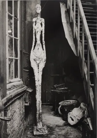Fotografie Scheidegger - Alberto Giacometti, Frauen-Skulptur