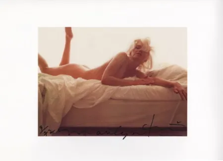 Multiplo Stern - Marilyn colour nude on the bed