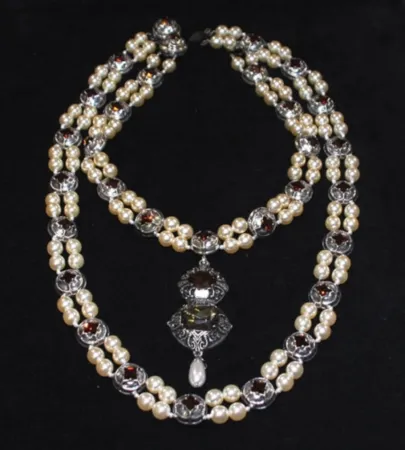 Multiplo Sugimoto - Necklace of Jane Seymour