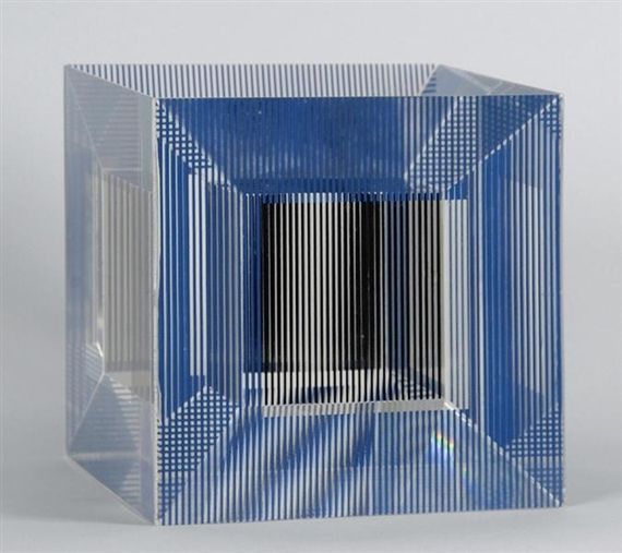 Multiplo Soto - Cube with Ambiguous Space