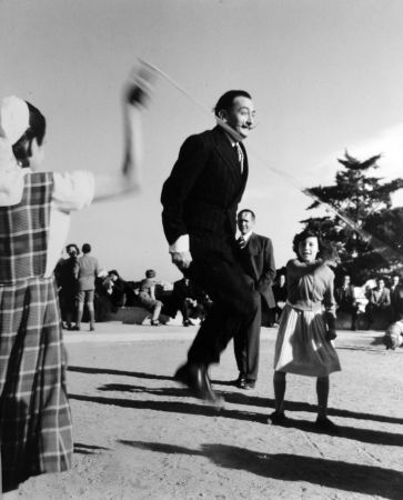 Fotografie Català-Roca - Dalí en el Parc Güell, Barcelona