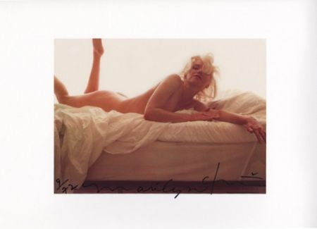 Multiplo Stern - Marilyn colour nude on the bed
