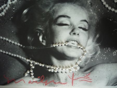 Fotografie Stern - Marilyn with Pearls