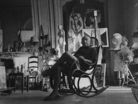 Fotografie Blum - Picasso dans son atelier