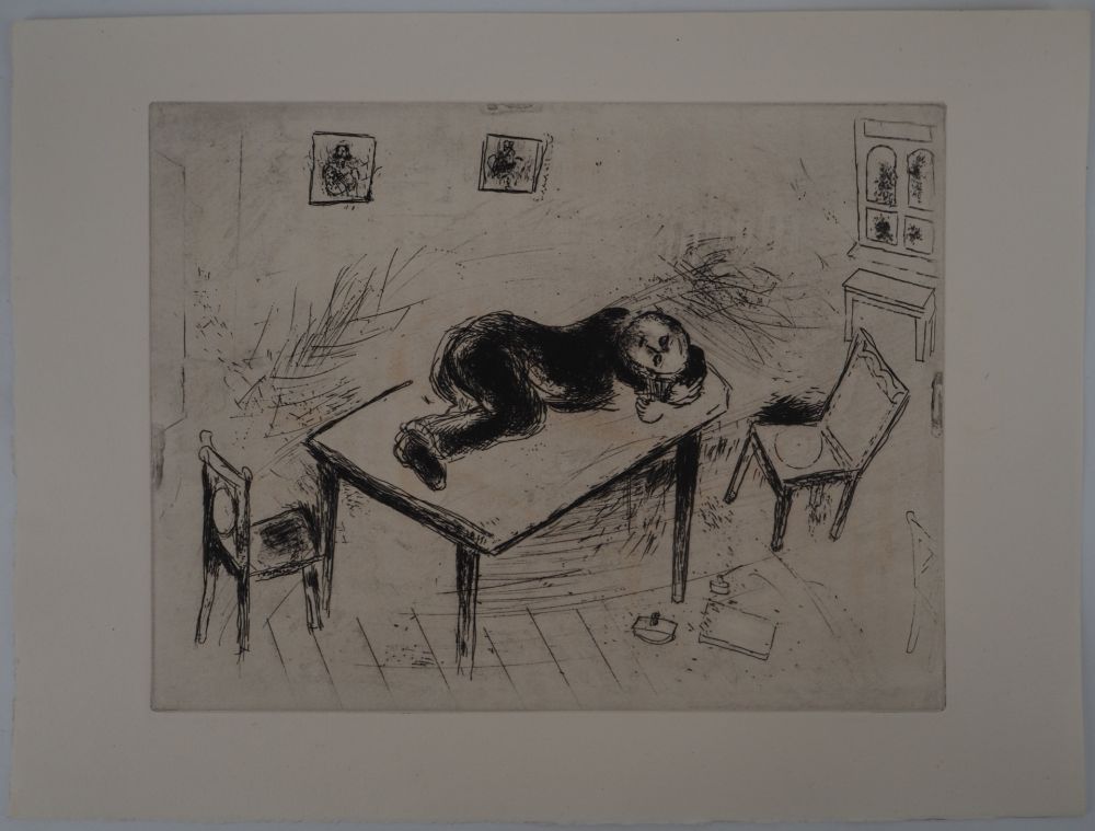 Incisione Chagall - Une sieste spartiate, (Tchitchikov couchait au bureau)